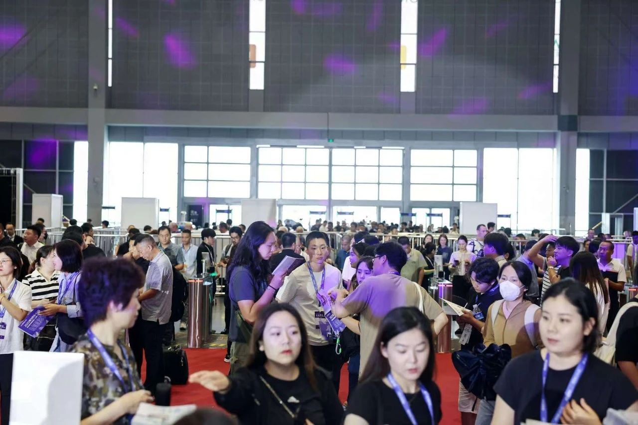 主辦發(fā)布《2025中國家具展上?！烽_展時間